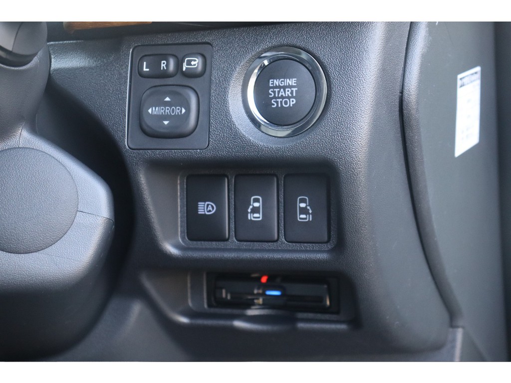 ビルトインETC、プッシュスタート搭載！運転席からパワースライドドアの開閉が可能です！
