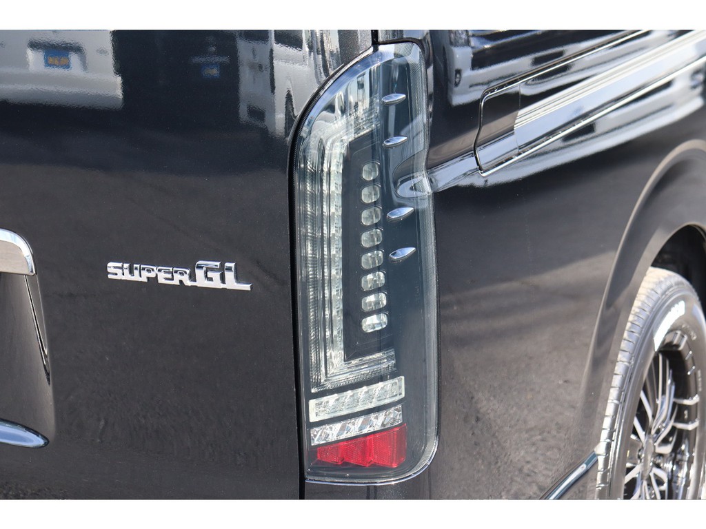FLEXオリジナルプレステージLEDテールランプはウィンカーが流れるタイプです！