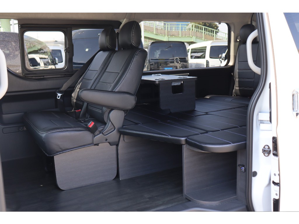 フローリングフロア/3列目ベットキット/専用テーブル付