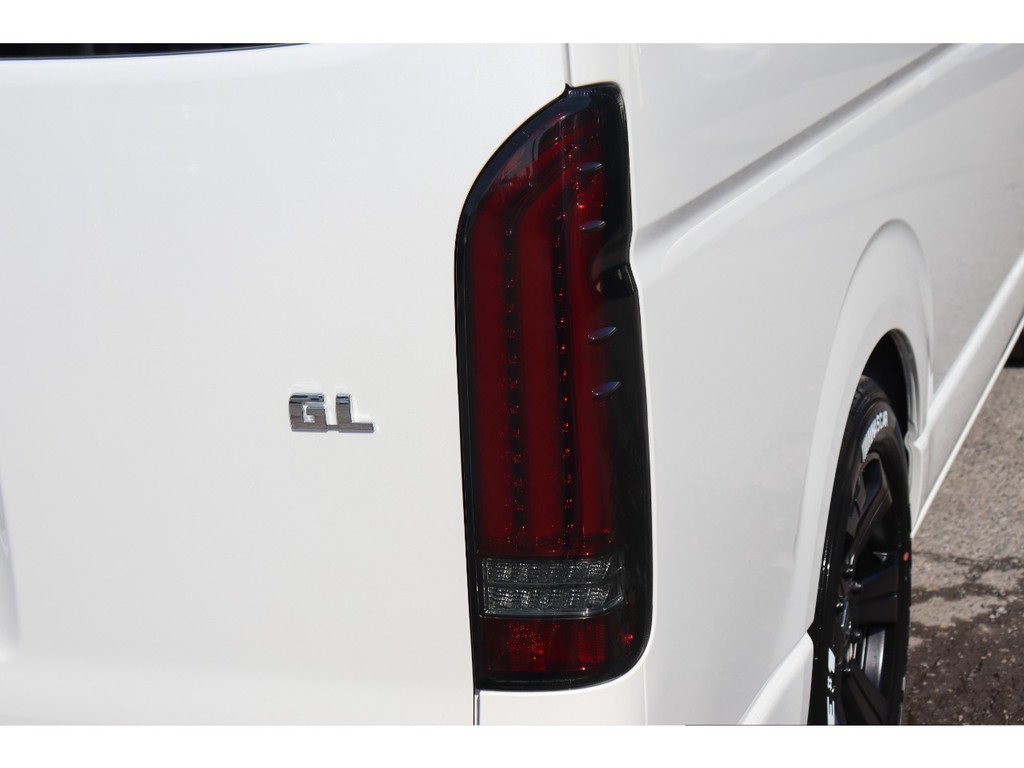 流れるウィンカーのアルティメットＬＥＤテール！