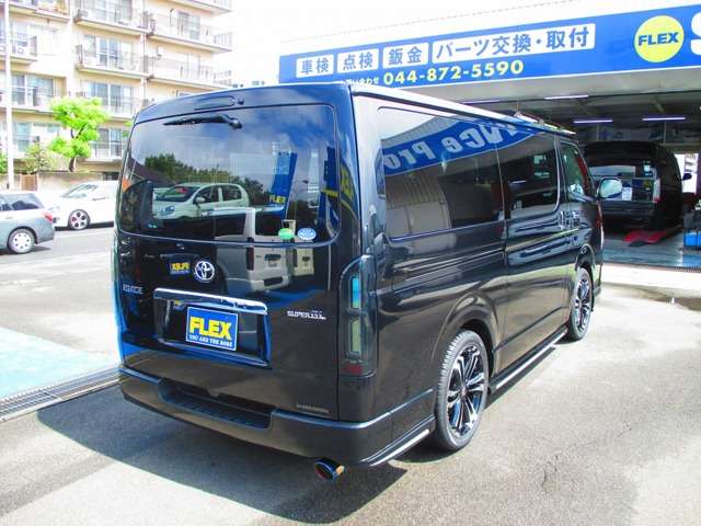 黒を基調としたリヤビューです！悪い感じが出てますねぇ！テール・ハイマウントはもちろんＬＥＤ化してありますよっ♪
