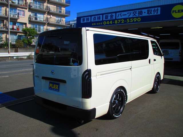 スポーティな後ろ姿！黄色と黒のコントラストがまたカッコいい♪テールとハイマウントはもちろんＬＥＤに換装済み！