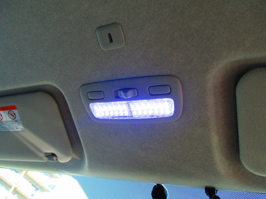 室内灯はＬＥＤに換装済みです！純正の電球とは比較にならない明るさですよっ♪★