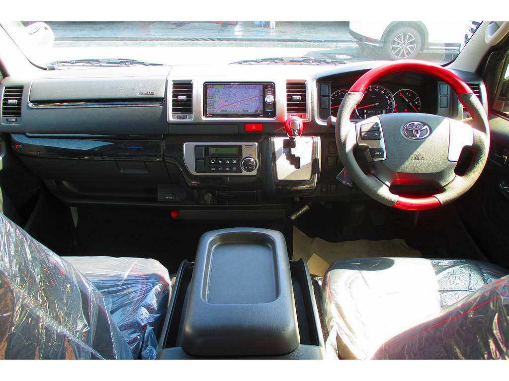 広々室内を見て下さい♪座面も高く運転も楽チンですよっ♪見晴らしもグッドです！