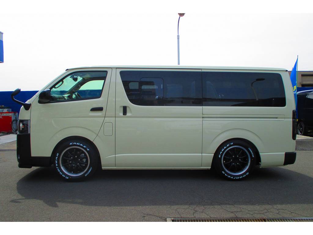 真横から見てもこのカッコ良さ！そしてこの低さ！車高の低い箱車はそれだけでカッコいいですねっ！