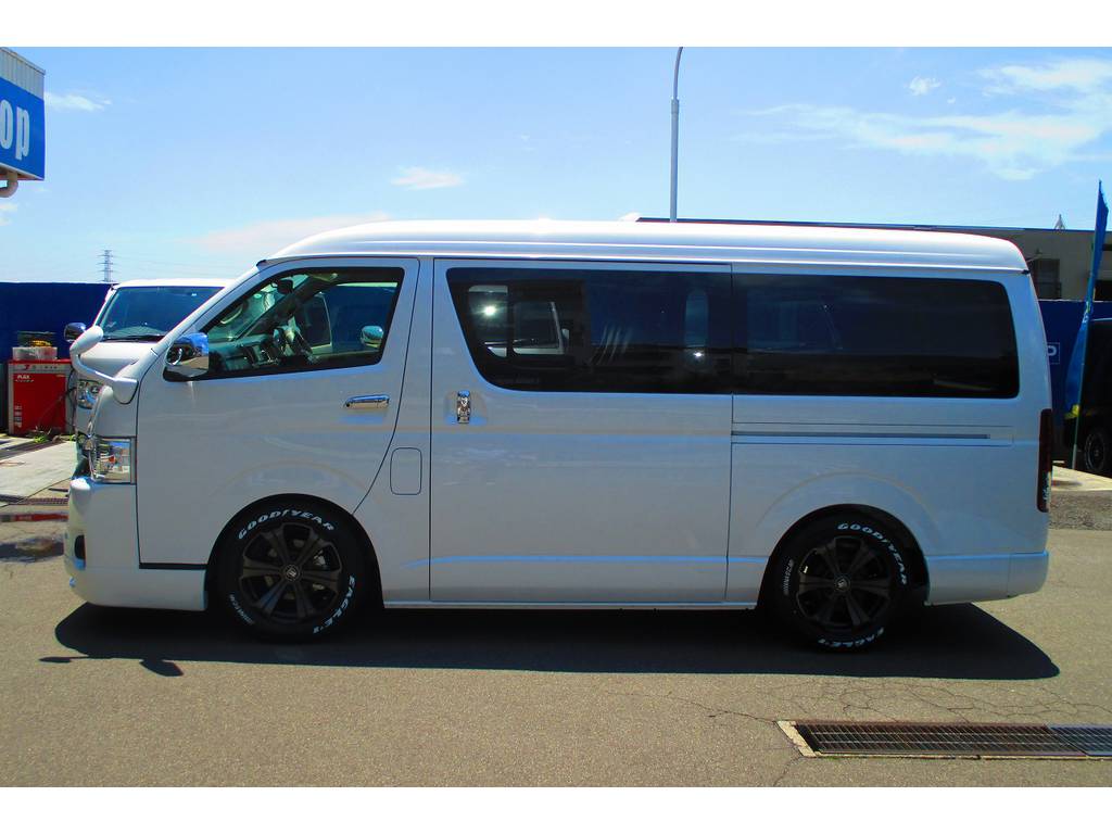 車高２インチローダウンされております！日常使いでそんなに気にせず乗れてカッコいいギリギリでセットアップ♪低い箱車はやっぱりカッコいいですねっ♪