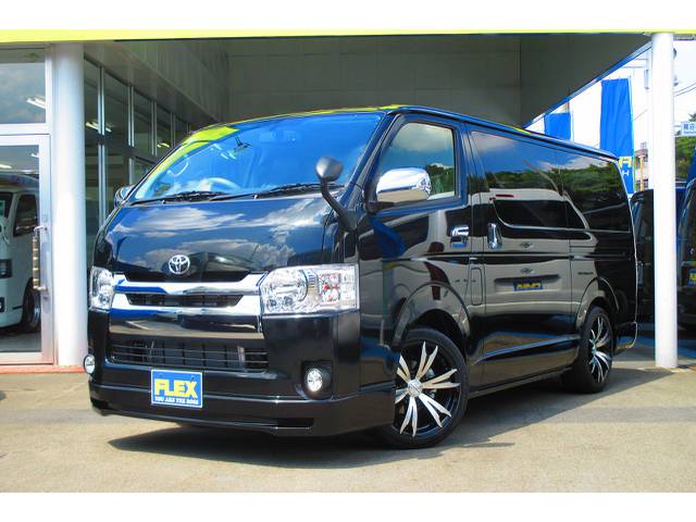 人気のナビ・ベッドキットパッケージ車が完成致しましたよぉ♪漆黒のボディと毒牙１８インチアルミのコラボレーション♪カッコいいですねっ！