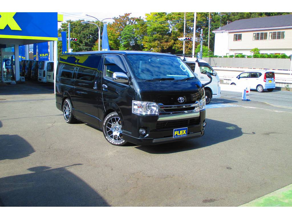 カスタム箱車のこのたたずまいがカッコいいんです♪現場に乗って行くのも良し！遊び場に乗って行くのも良しの仕様ですよっ♪
