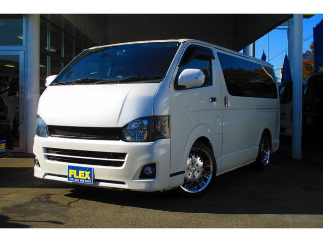 Ｈ２２年式　スーパーＧＬディーゼルターボ純白入庫致しましたよぉ♪圧倒的なディーゼルパワーで余裕の走り！男のリップレス低車高仕様でカッコいいですねっ♪