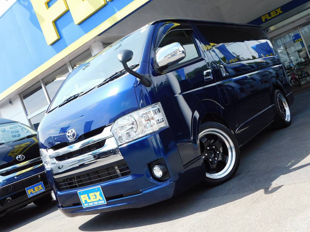 仕事に遊びに大活躍のハイエース♪しかも乗るならカッコいい車が良いですねっ♪ダークブルーカスタムいかがでしょうか！！！