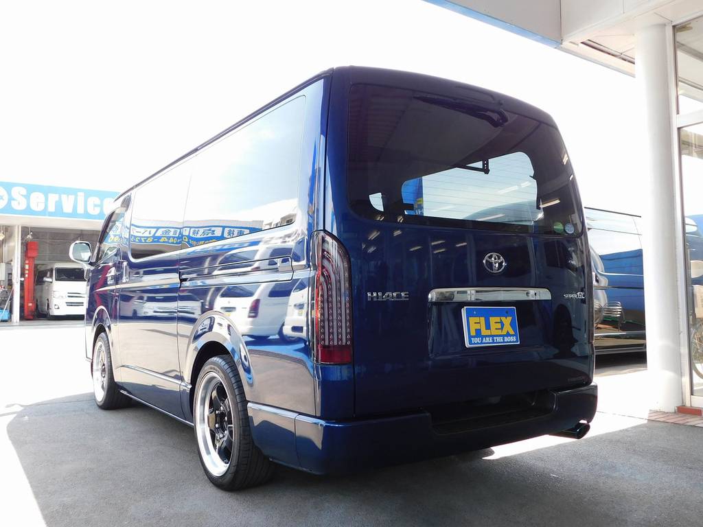 迫力の後ろ姿！これぞ箱車！テール・ハイマウントはもちろんＬＥＤ化されてますよっ♪
