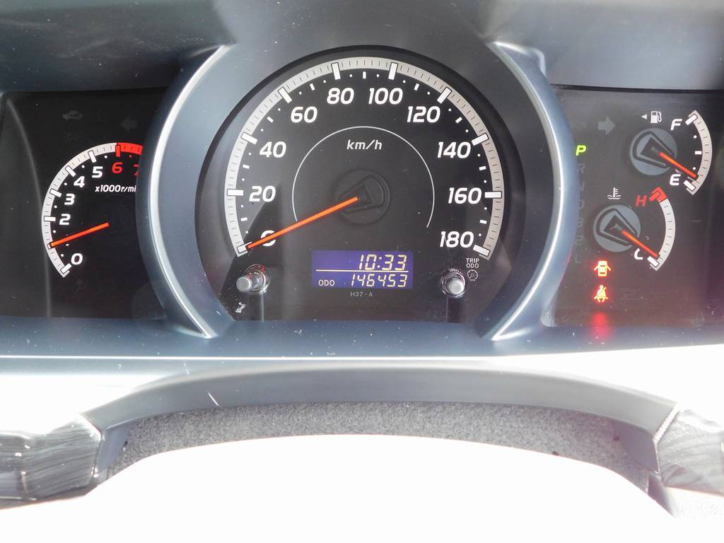１４７０００キロですがハイエースならまだまだの走行距離ですよっ！！！