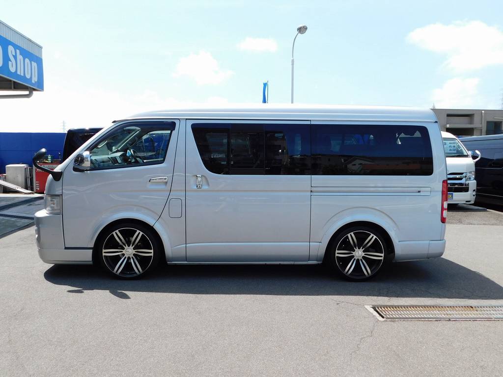 横から見てもカッコいいです！低い箱車は問答無用でカッコいいんです♪