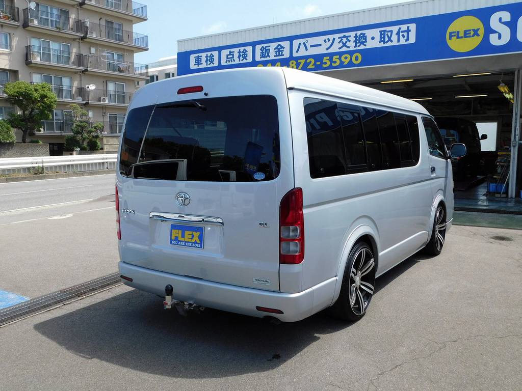 迫力の後ろ姿！！！このデカさがハイエースですねっ♪