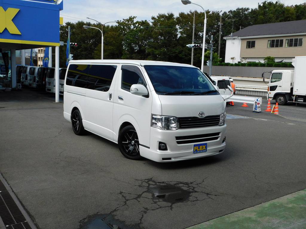 嫌味の無いカスタムで好感が持てます♪スタイリッシュな外観がお好きな方、いかがでしょうか！！！