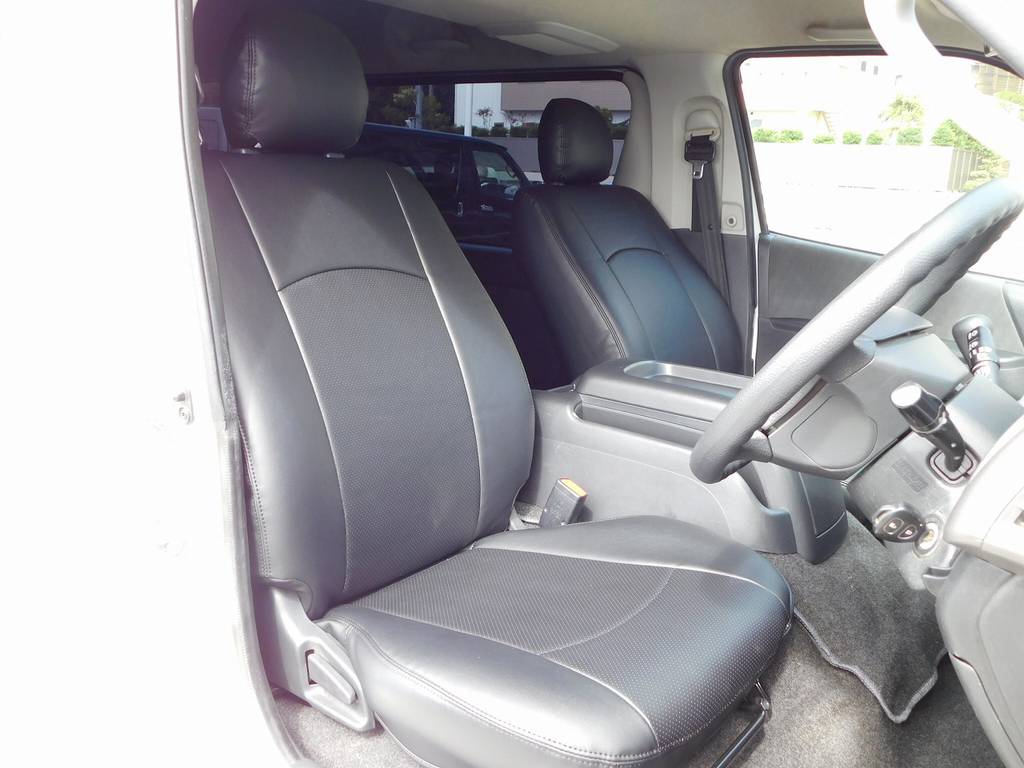 ハイエースカスタムには欠かせない黒革調シートカバー！新品装着ですのでスレやヤブレは一切御座いません！！！