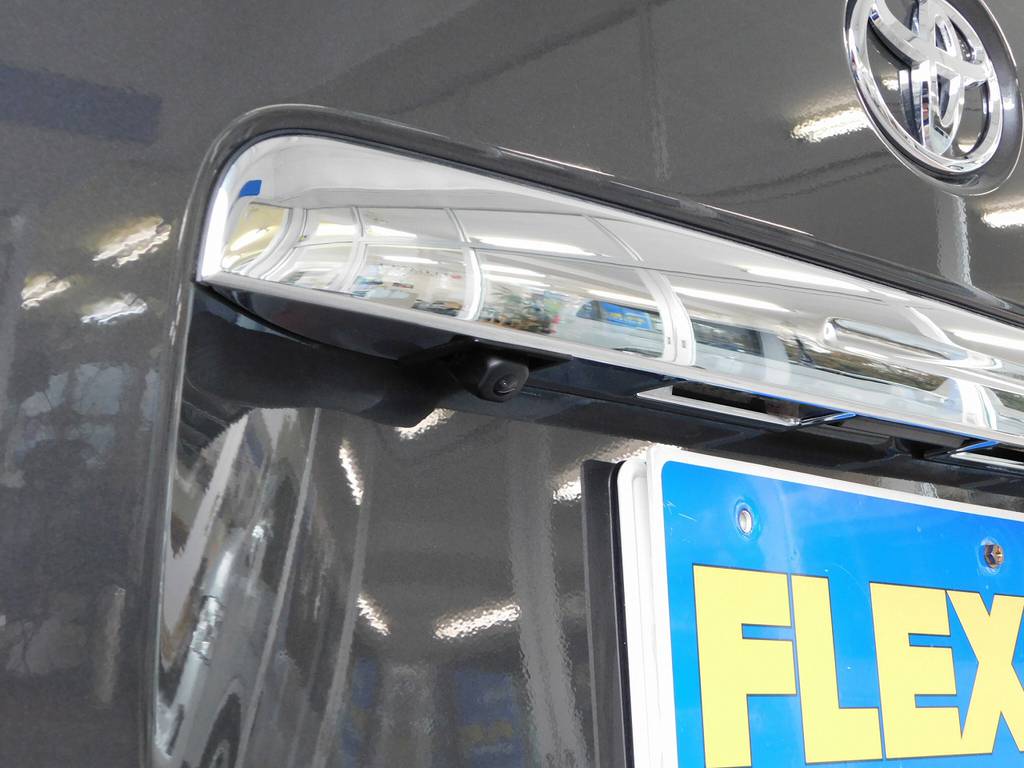 バックカメラ搭載車になりますので駐車も楽チンですよぉ♪