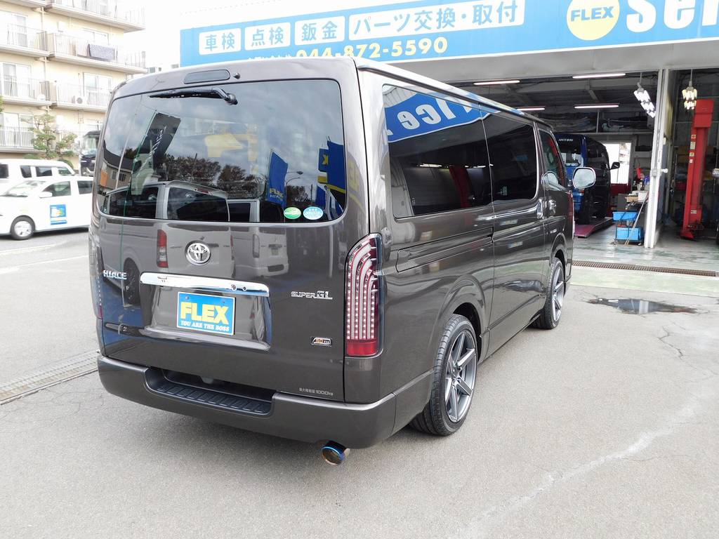 後ろ姿もカッコいい！４１５コブラのライトセーバーＬＥＤテールでその光は鮮烈です！！！