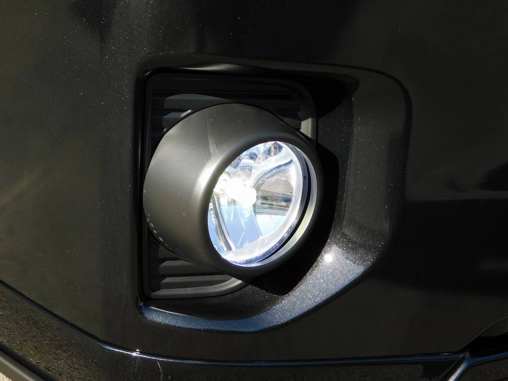 フォグランプはバレンティ製のＬＥＤへ換装済みです！鮮烈な光で夜道も安心できます♪
