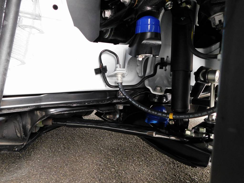 バンプ類ももちろん玄武製を採用！アジャストプレートでストロークスピードの調整も可能ですよっ♪