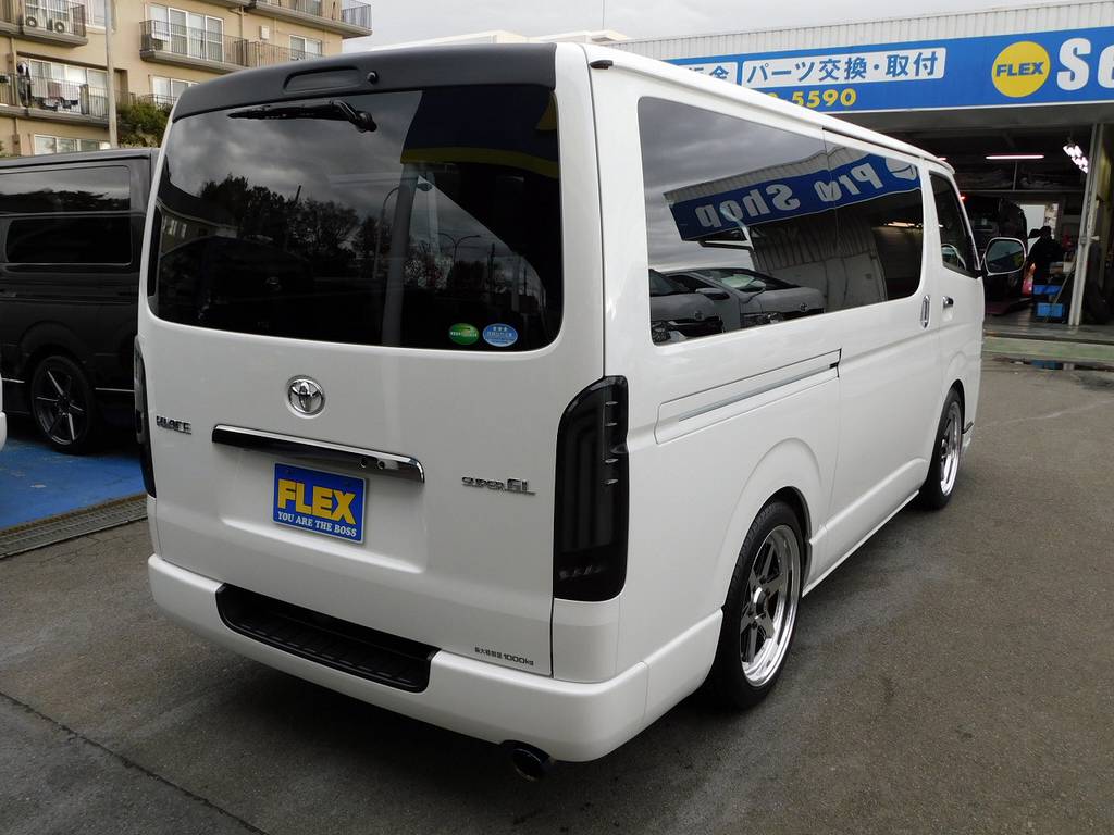 スタイリッシュな後ろ姿！テールはバレンティＲＥＶＯ１を採用！流れるウィンカーが魅せてくれますよっ♪