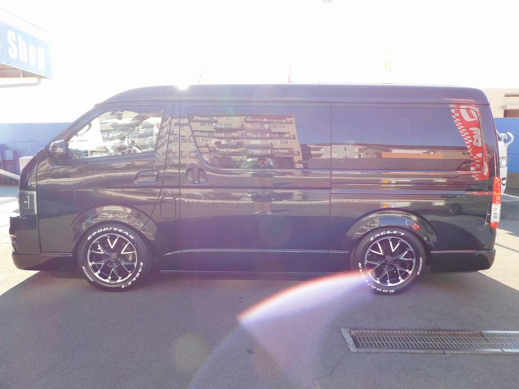 横姿もカッコいい♪低い箱車は文句無しでカッコいいですねっ♪