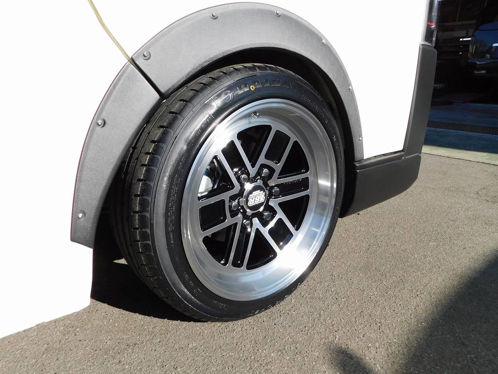 フレックスオリジナル　オーバーフェンダー 車好きがこだわる】FLEXオリジナル ハイエース Delfino Line
