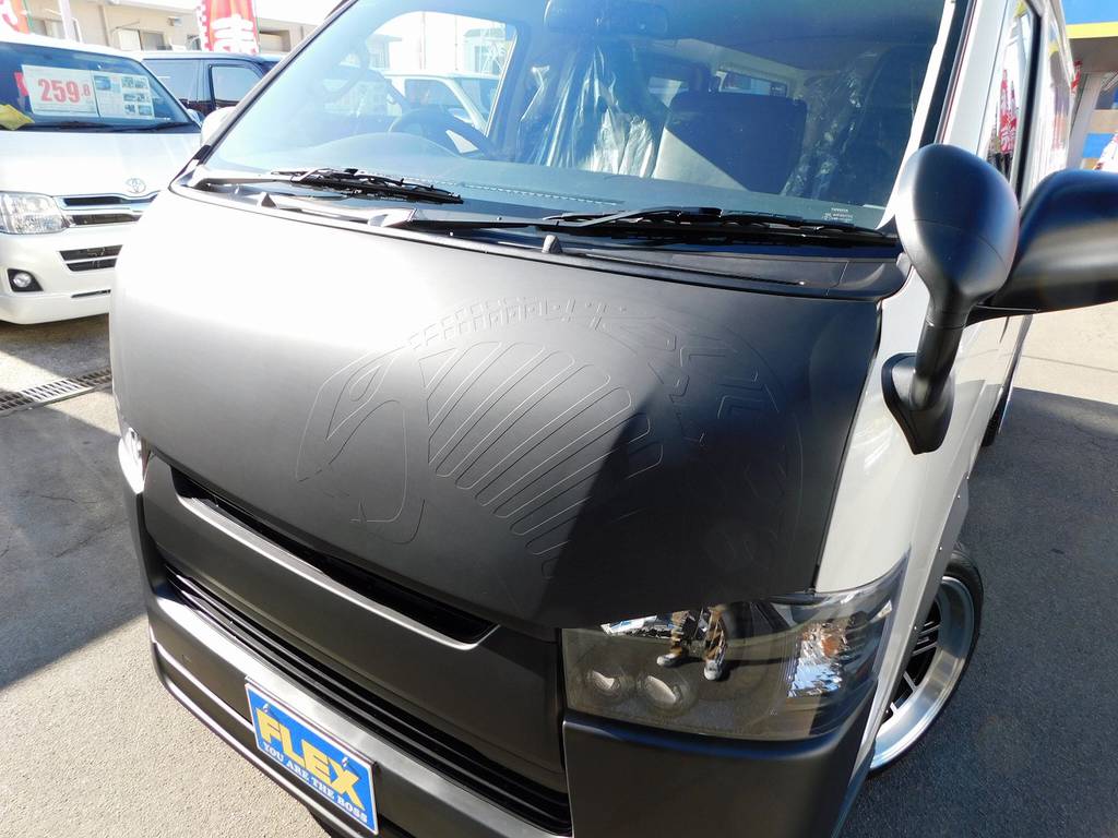 迫力の悪顔！４１５コブラのバッドフェイスラッピングボンネットはコブラの型押しが入って存在感が半端じゃないです！！！