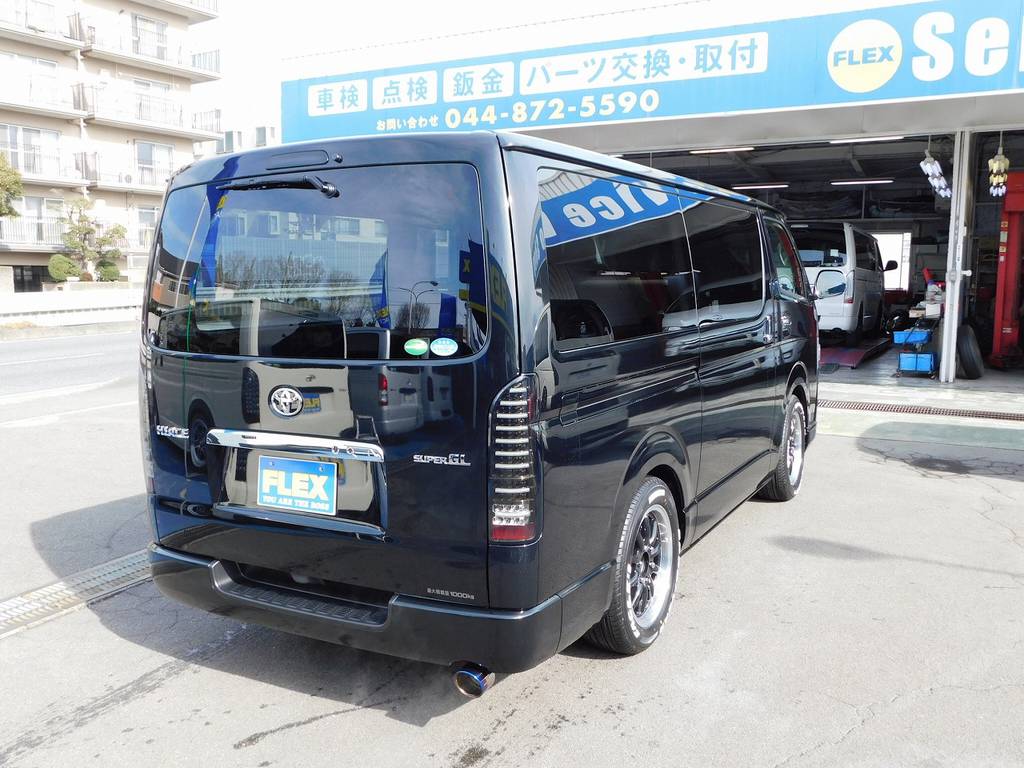 黒を基調とした漆黒の後ろ姿♪テール・ハイマウントはもちろんＬＥＤに換装済み！！！
