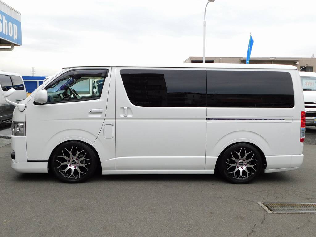 フルエアロを纏った低車高箱車はカッコいいに決まってますねっ♪