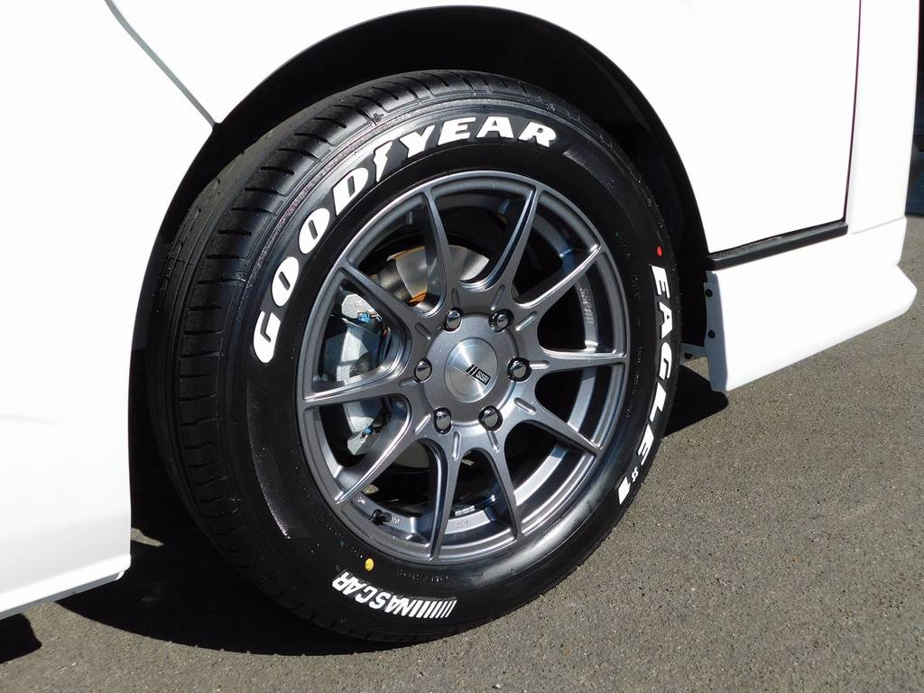 足元をキメるのはＳＳＲの新作です！スポーティなデザインがカッコいいですねっ！！！