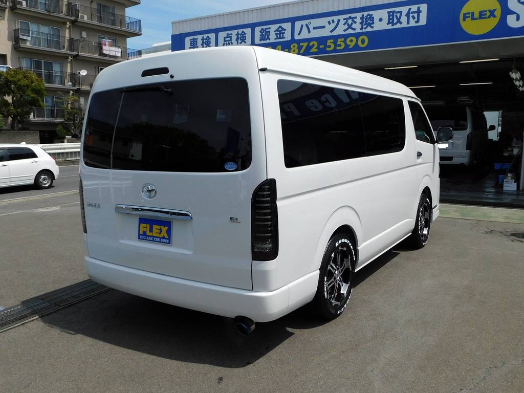 迫力の後ろ姿！テール・ハイマウントはもちろんＬＥＤに換装済み♪テールはウィンカーが流れるシーケンシャルタイプですよぉ！！！
