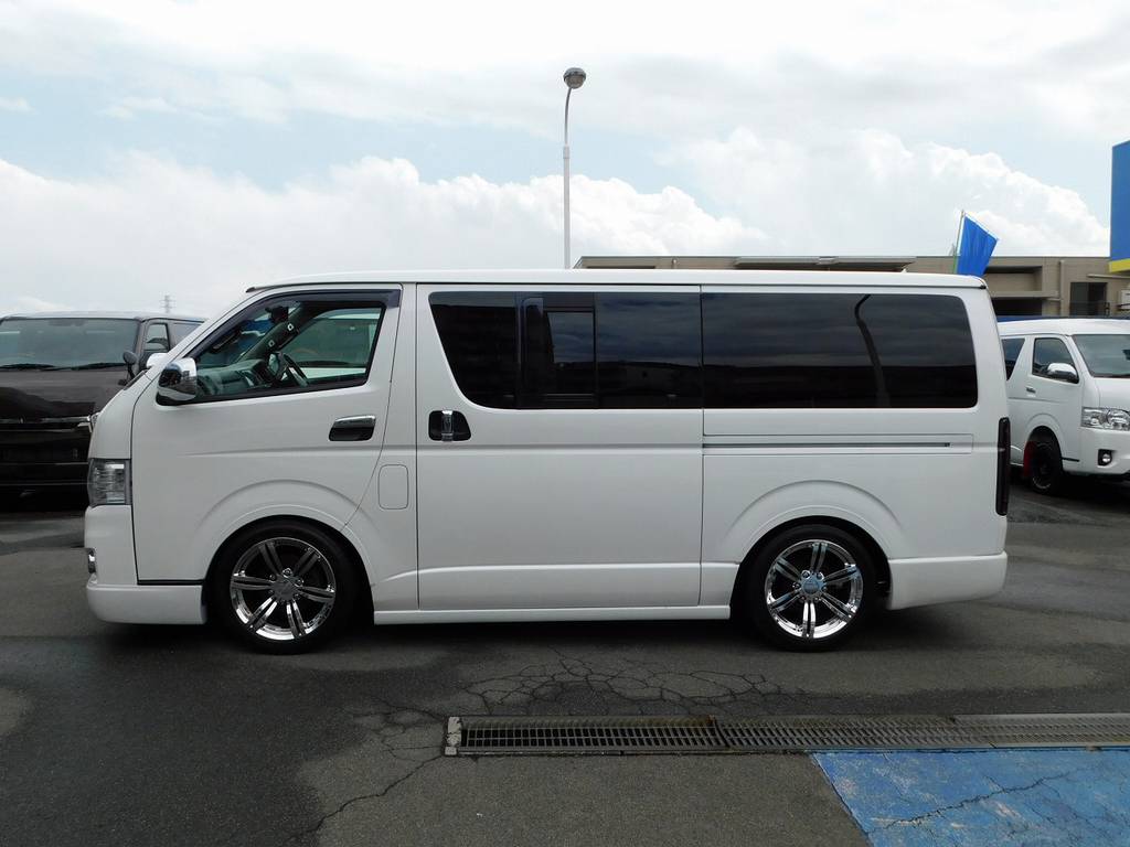 ４１５コブラで統一されたこの一体感！低い箱車にフルエアロはカッコ良くて当たり前ですねっ♪