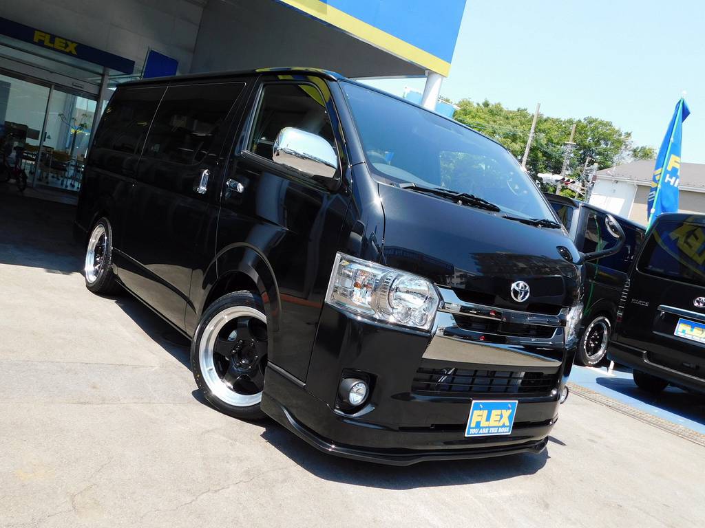 さぁこの車を手に入れてみませんかっ♪特別仕様車ブラックカスタムディーゼルターボは大変人気の為、お早めにご検討下さい♪現車確認はいつでも大歓迎ですよっ♪