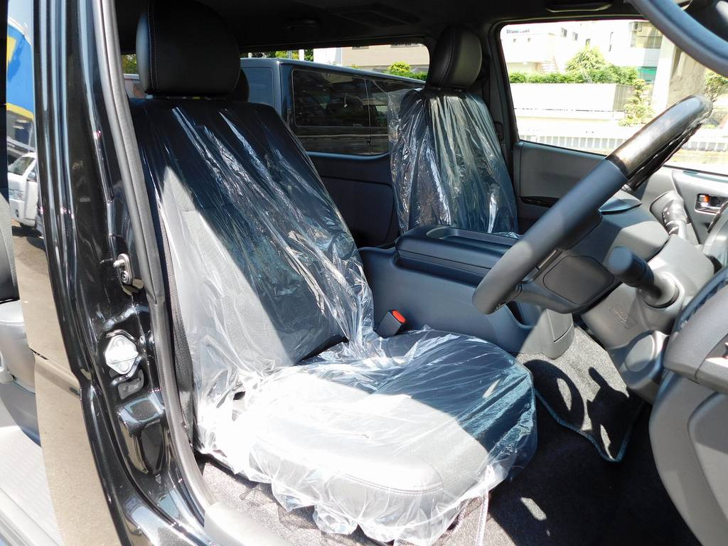 特別仕様車専用のハーフレザーシート！高級感もあり上質ですよっ♪