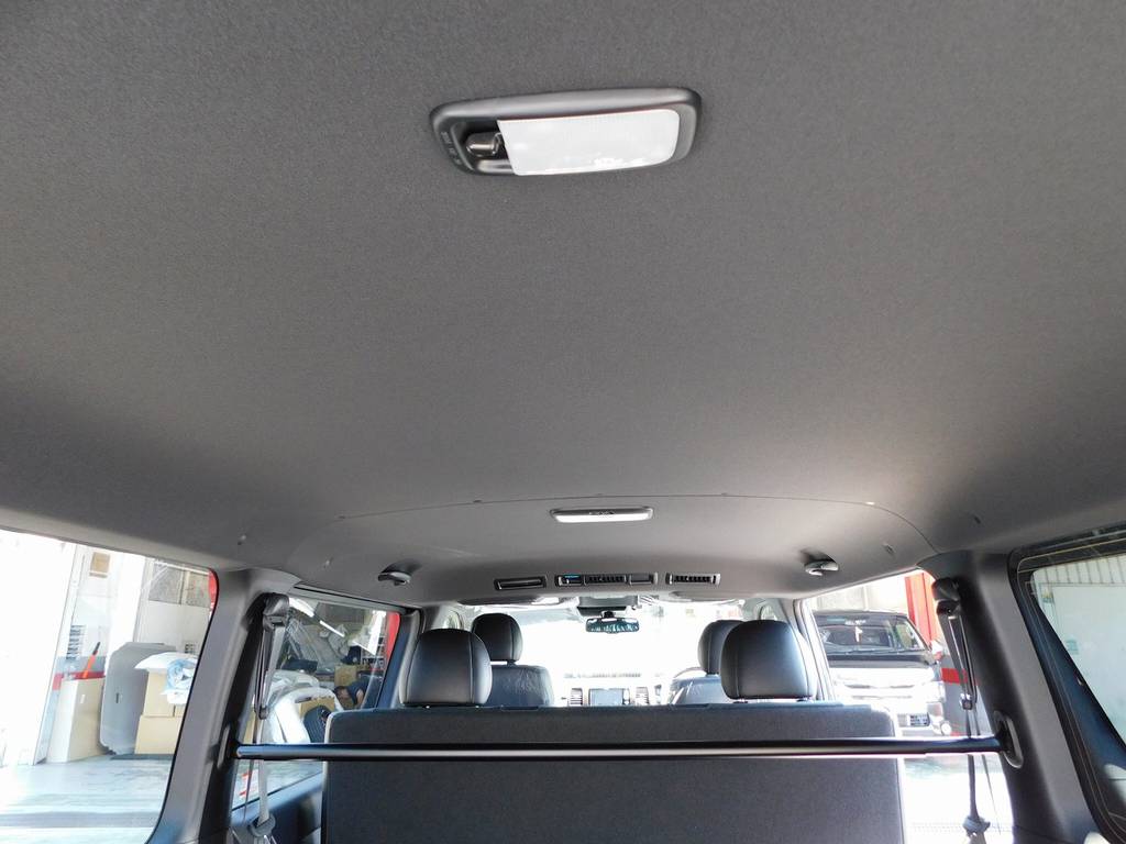 特別仕様車専用のブラック内装！シックでお洒落な室内ですねっ♪