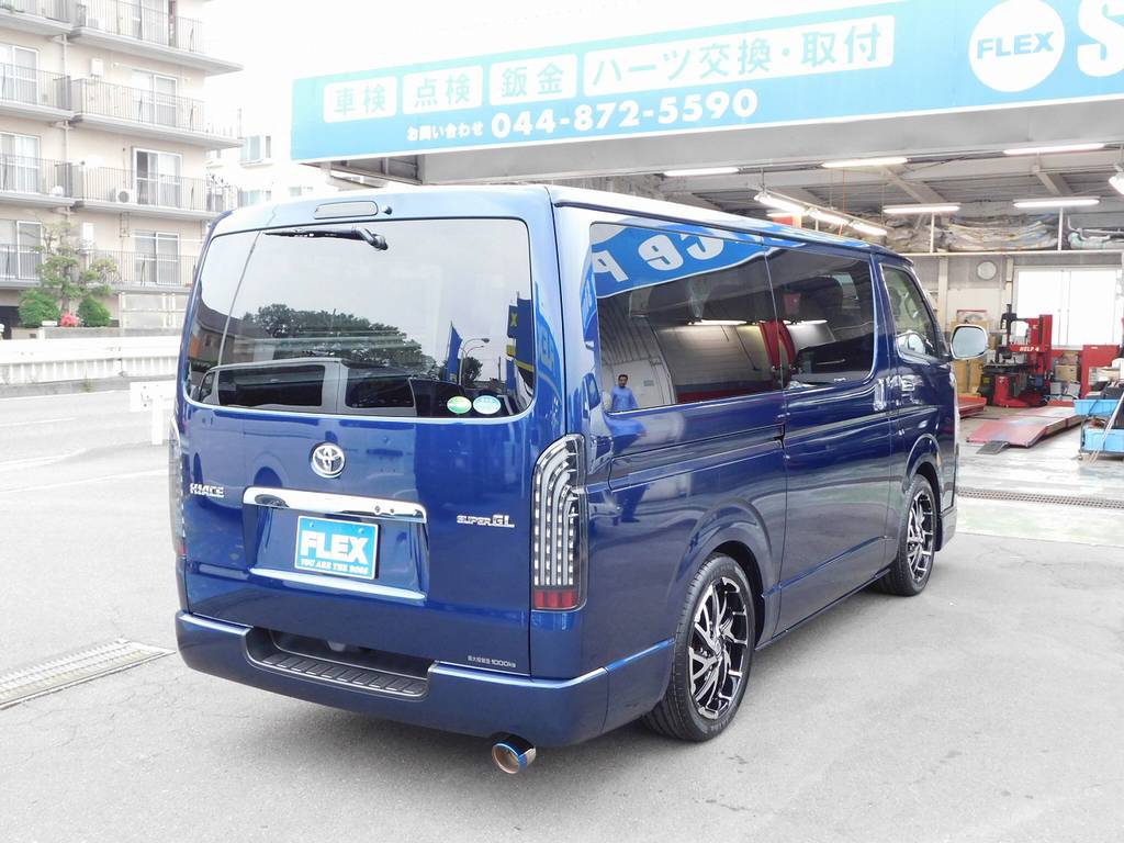 スタイリッシュな後ろ姿♪テール・ハイマウントはもちろんＬＥＤ化されておりますよっ♪