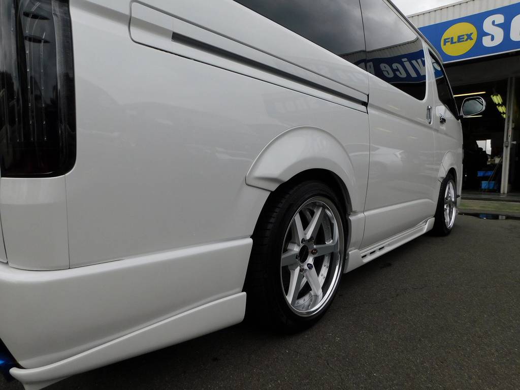 フルエアロ車だけが持つこの美しいライン！４１５コブラ統一ですのでフィッティングもバッチリですねっ！！！