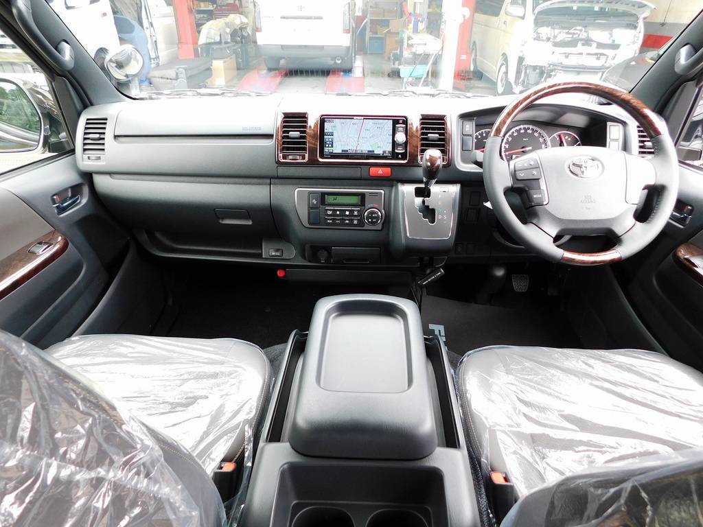 特別限定車らしく高級感のある室内！座面も高くて見晴らしもグッドですよっ♪