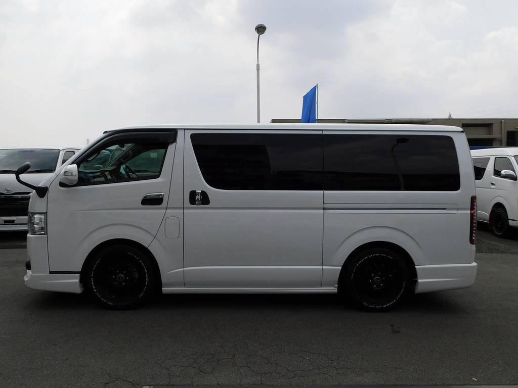 フルエアロだからこそのこの美しいライン♪低い箱車は問答無用でカッコいいですねっ♪