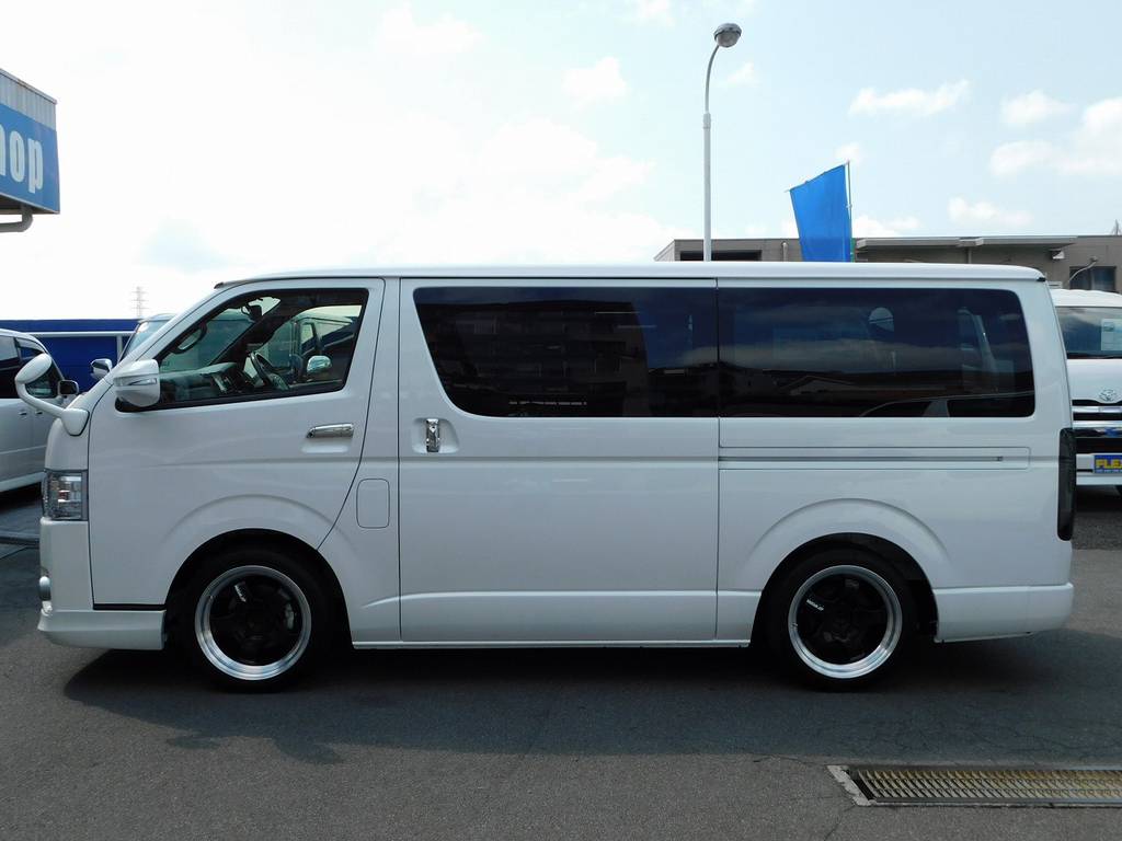 適度なローダウンで日常使いもそこまで気にはなりませんよっ！ローダウンされた箱車はカッコいいですねっ！！！