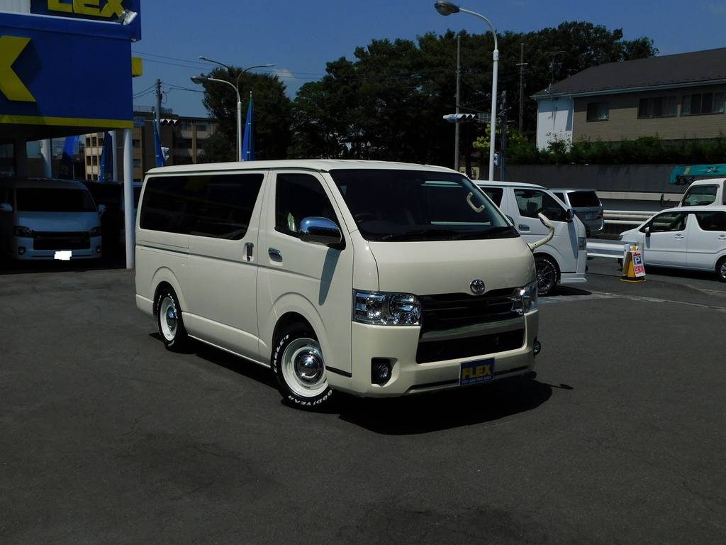 お洒落なカントリー風ハイエース♪エアロ装着ばかりがカスタムじゃ無いですよぉ♪
