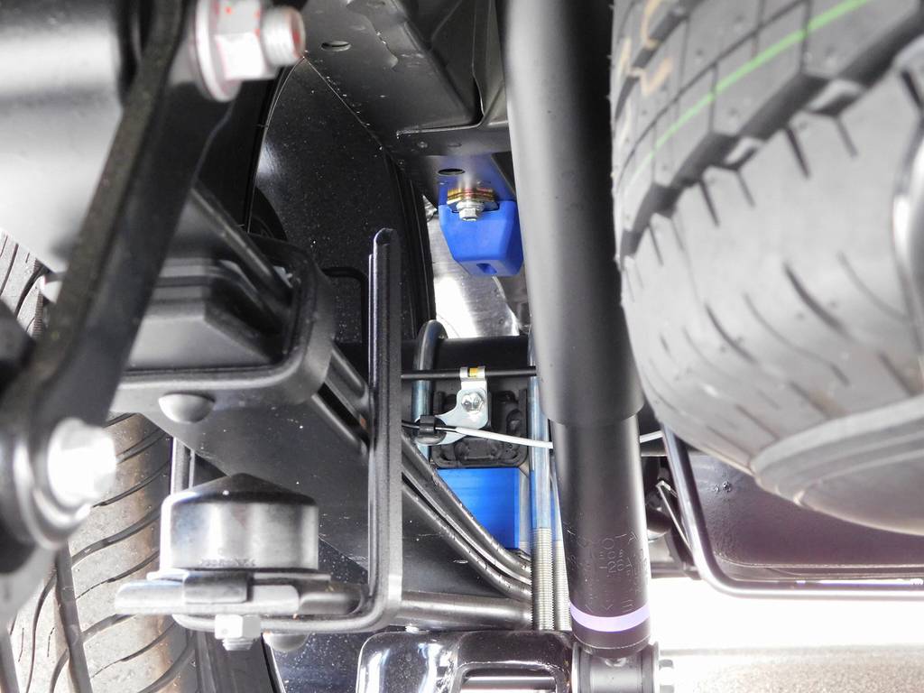 ローダウンは２インチを採用！約５ｃｍのローダウンで見た目が全然変わります！もちろん前後バンプストッパーも交換済！！！