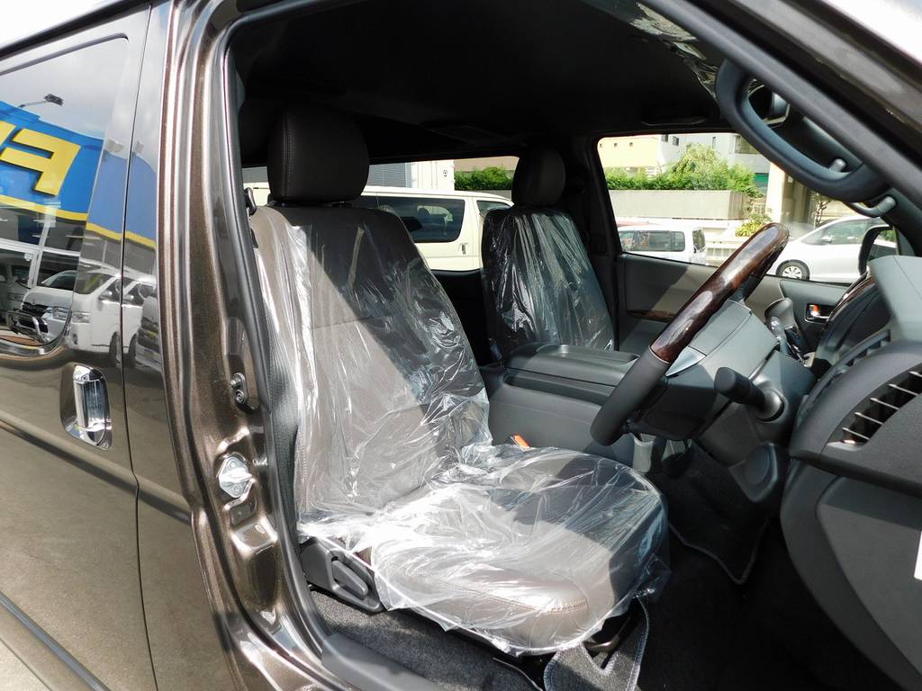 特別限定車専用のハーフレザーシート！高級感が全然違いますねっ！！！