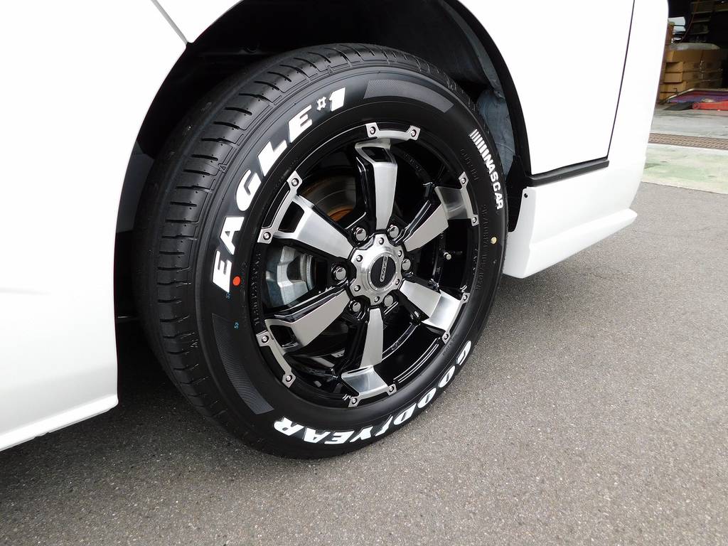 足元をキメるのはＲＡＹＳ製ＦＤＸＧ６・１７インチを装着！ダイヤモンドカットで輝きも美しい！そして力強い！