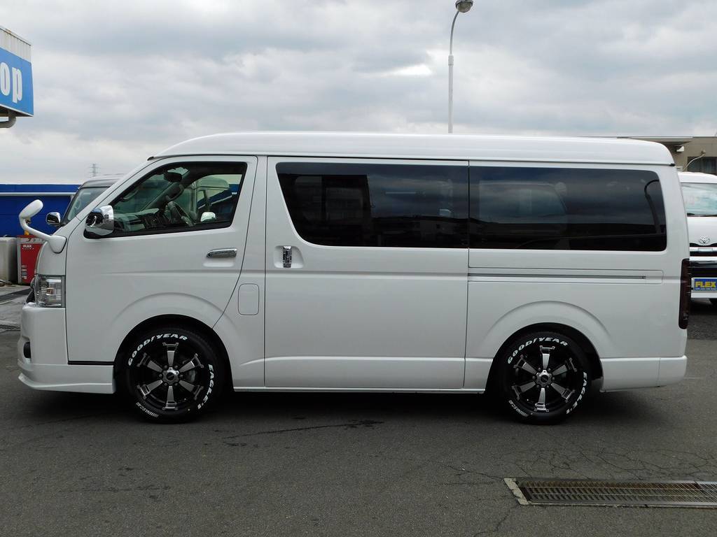 横からみても美しい！低い箱車はカッコいいですねっ♪
