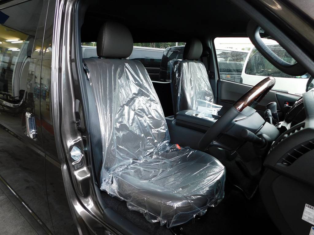 限定車専用のハーフレザーシート♪こだわりが感じられる内装となっております！！！