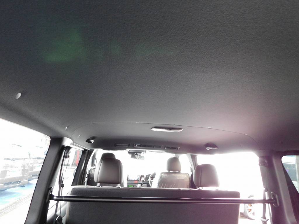限定車専用のブラック内装！シックで高級車のような内装となっております♪