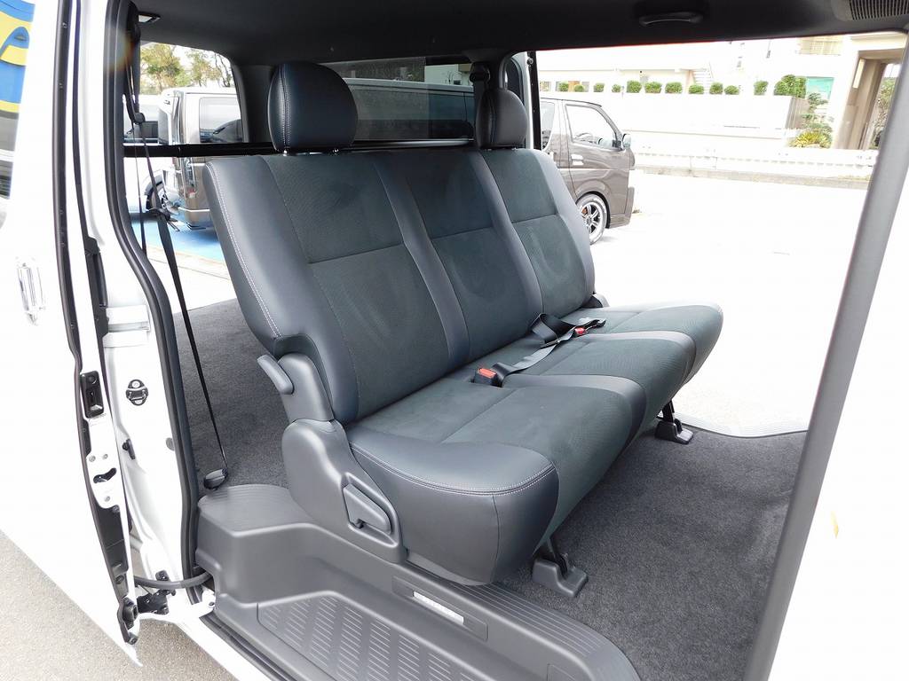 高級感ある専用ハーフレザーシートが限定車の証ですよっ♪