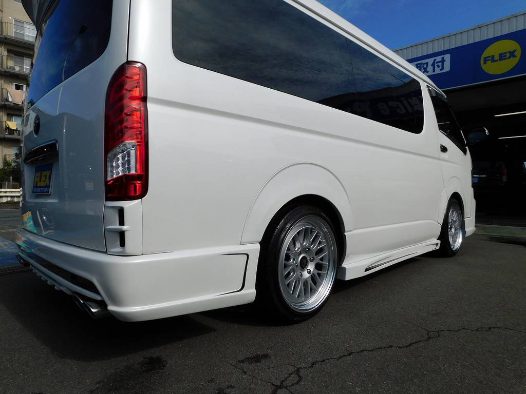 フルエアロ車だけが醸し出すこの美しいライン♪ワンメーカー統一のスキのないラインですねっ♪